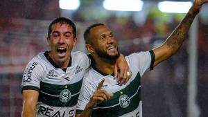 Coritiba vence CRB fora de casa e se firma na liderança da Série B do Brasileirão
