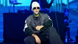Justin Bieber lança álbum “Swag”, seu novo álbum de estúdio com participações especiais