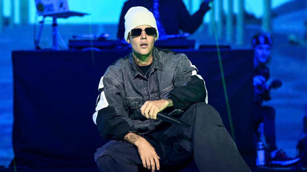 Justin Bieber lança álbum “Swag”, seu novo álbum de estúdio com participações especiais