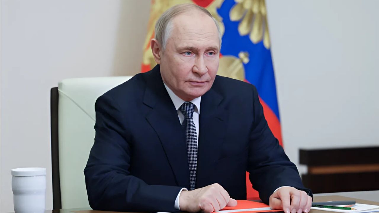 Vladimir Putin no Security Council videoconference | Rreprodução/Alexey Babushkin/Getty Images Embed