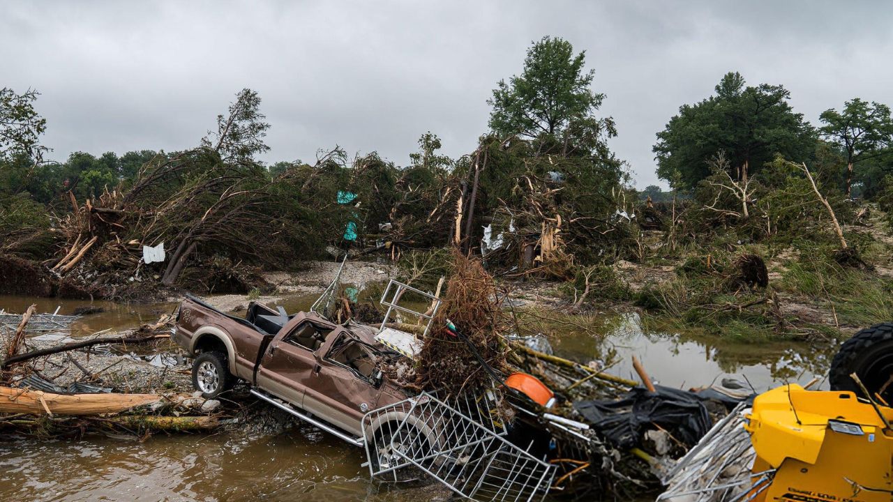 Texas aciona drones militares em resgate após enchentes que deixaram mais de 80 mortos