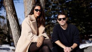 Modelo brasileira Natalie Kuckenburg anuncia noivado com Paul Wesley