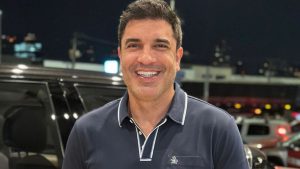 Após cirurgia delicada Edu Guedes tranquiliza fãs com mensagem positiva