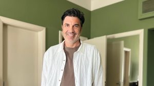 Edu Guedes dá detalhes sobre crise renal que o livrou de tumor cancerígeno