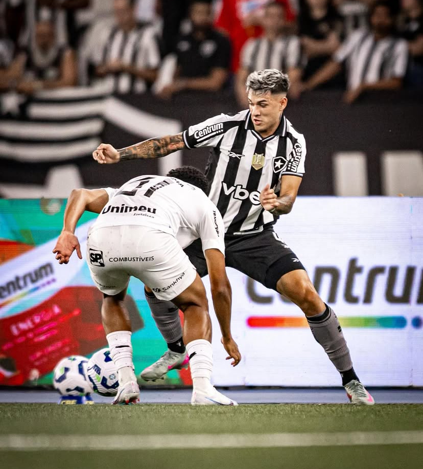 Lateral Mateo Ponte aparece sozinho, em destaque, após sequência positiva com o Botafogo no Brasileirão