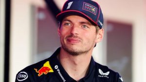 Max Verstappen evita falar de futuro na Mercedes e se esquiva da imprensa