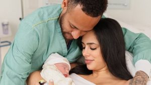 Neymar e Bruna Biancardi mostram primeiras fotos da filha Mel e encantam seguidores