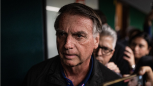 Moraes pede explicações à defesa de Bolsonaro sobre violação de restrições