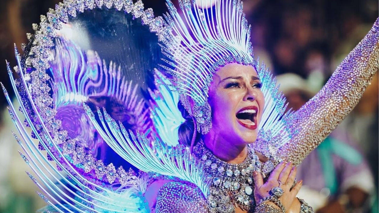 Paolla Oliveira como rainha de bateria | Reprodução/Instagram/@paollaoliveirareal