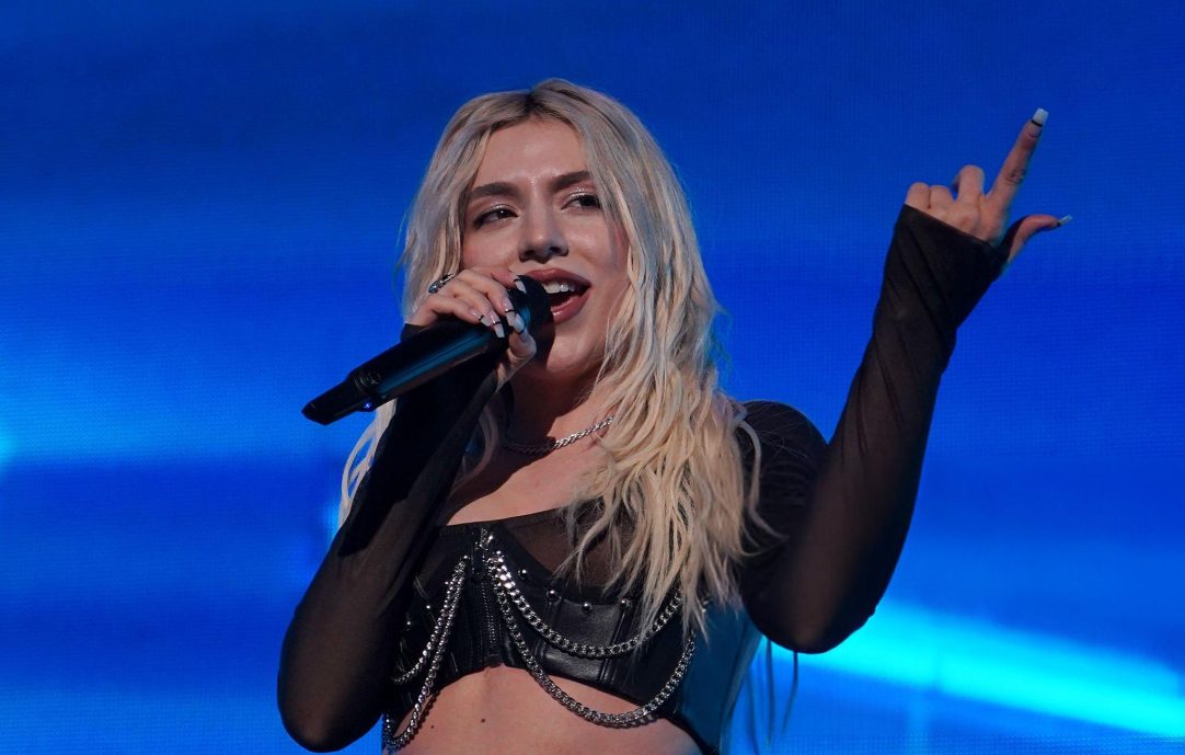 Ava Max cancela turnê e fãs relatam prejuízo com reembolsos parciais de pacotes VIP