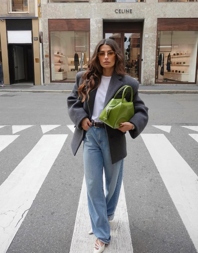 Combinação de blazer com calça jeans