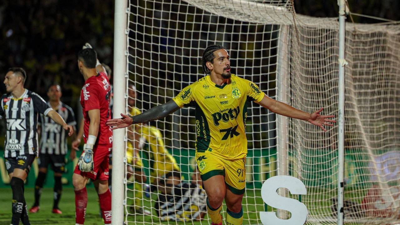 Chico da Costa marcou seu gol contra o Santos (Foto: Reprodução/JP Pinheiro/Agência Mirassol)