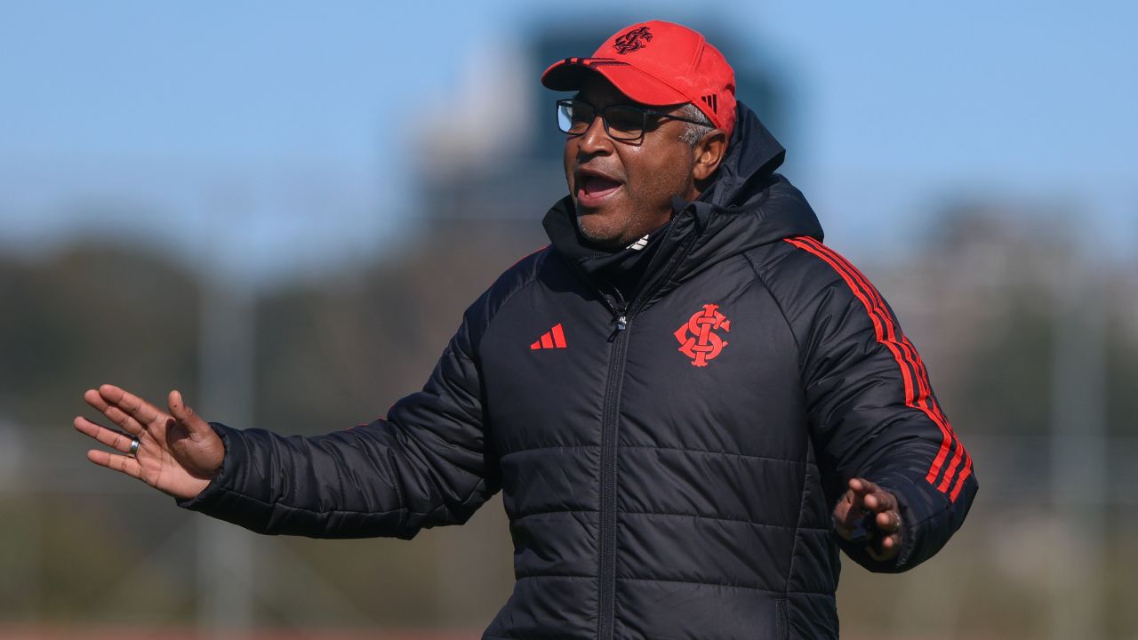 Roger Machado comemora retorno de titulares ao elenco do Internacional