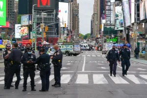 Terror na Times Square: Adolescente abre fogo e fere três pessoas em plena madrugada