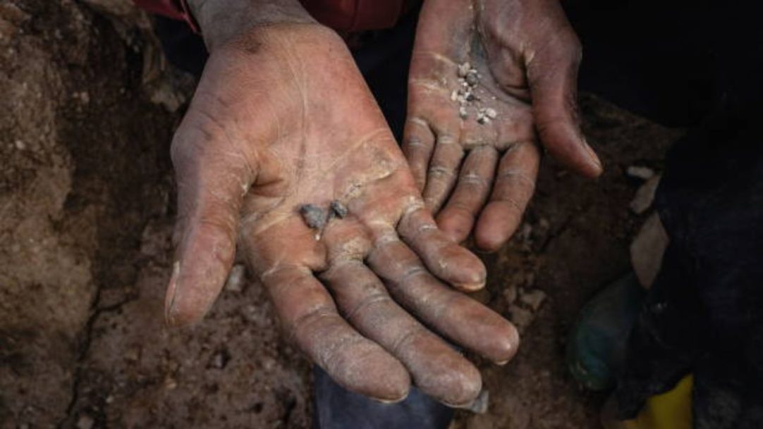 Grupo terrorista encontra financiamento em minério de coltan