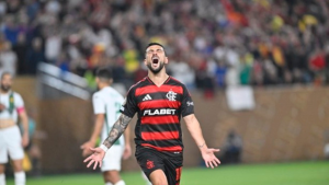 Flamengo define alternativas para substituir Arrascaeta contra o Internacional
