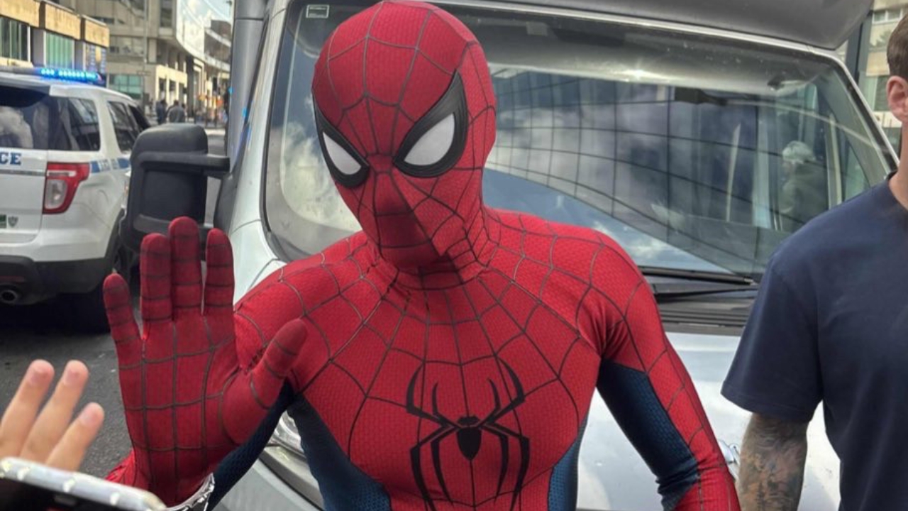 Tom Holland com o novo traje I Reprodução/X/ @EgoSHShypeguy 