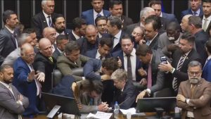 Plenário é liberado após dois dias de ocupação pela oposição