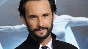 Rodrigo Santoro é homenageado no Festival de Gramado por 30 anos de carreira