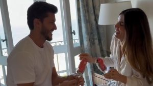 Camila Queiroz e Klebber Toledo revelam o sexo do bebê