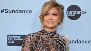 Jennifer Lopez aparece em primeiro trailer de “O Beijo da Mulher Aranha”
