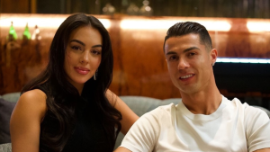 Cristiano Ronaldo surpreende Georgina com pedido de casamento e joia milionária