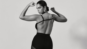 Sarah Burton traz modelos e equipe dos bastidores em sua primeira campanha à Givenchy
