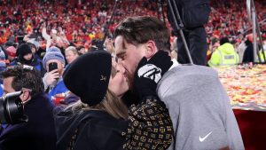 Após anúncio de casamento, sogro de Taylor Swift revela detalhes do pedido