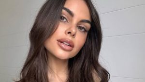 Com postura discreta, Amanda Kimberly estabelece regra sobre Mavie