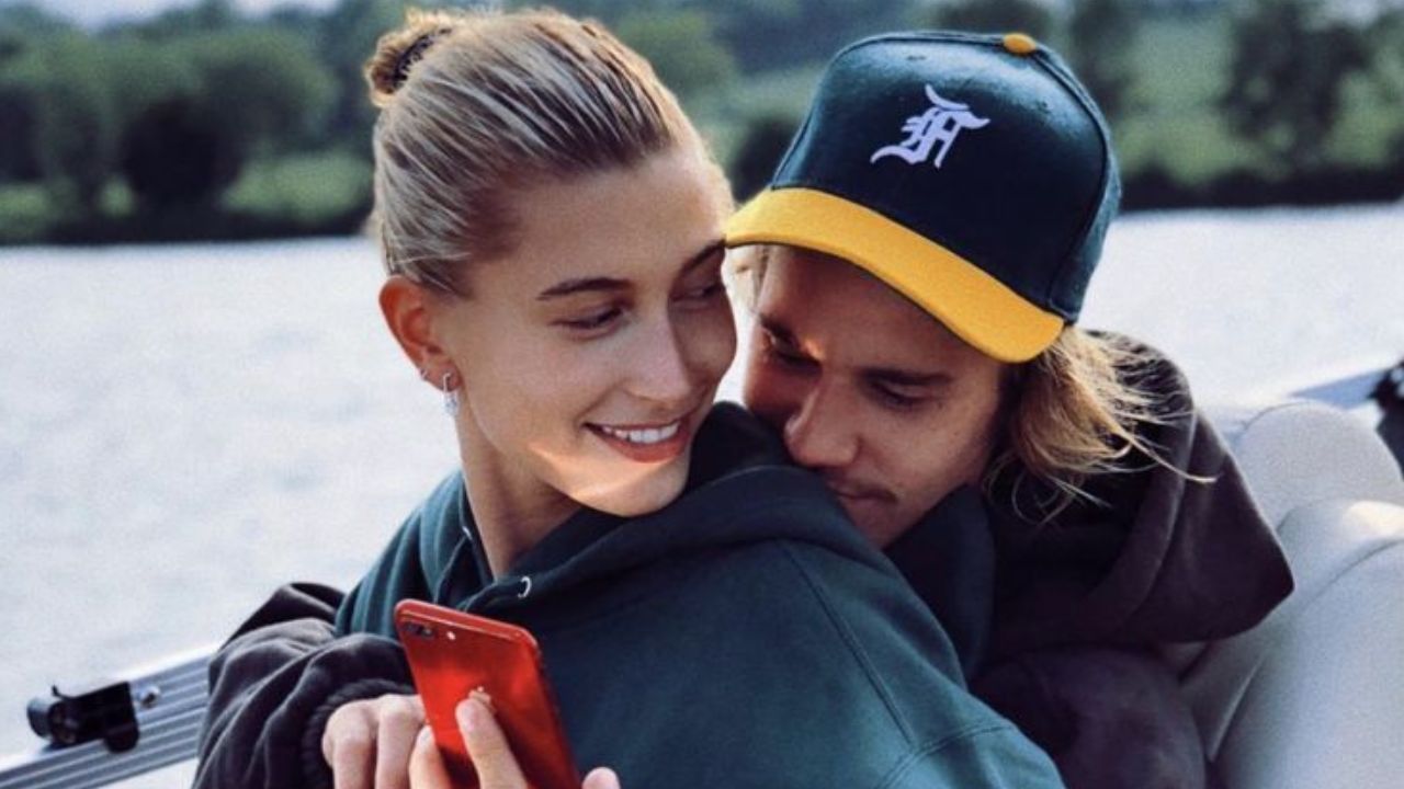 Justin Bieber possa ao lado de Hailey Bieber e amigos ao som de MPB brasileiro | Reprodução/ Instagram/@digster_pop