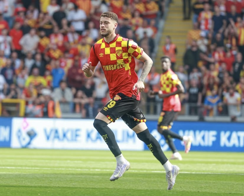 Rômulo em campo pelo Göztepe.