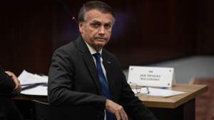 Moraes decreta prisão domiciliar de Jair Bolsonaro
