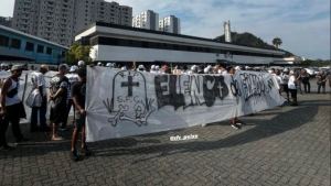 Torcida do Santos invade CT após grande derrota para o Vasco