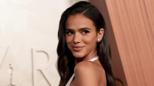 Bruna Marquezine dá início às comemorações de aniversário