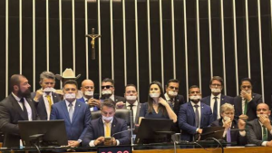 Câmara dos Deputados envia 14 parlamentares à Corregedoria após desordem no plenário