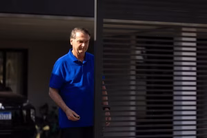 Jair Bolsonaro passa por cirurgia neste domingo