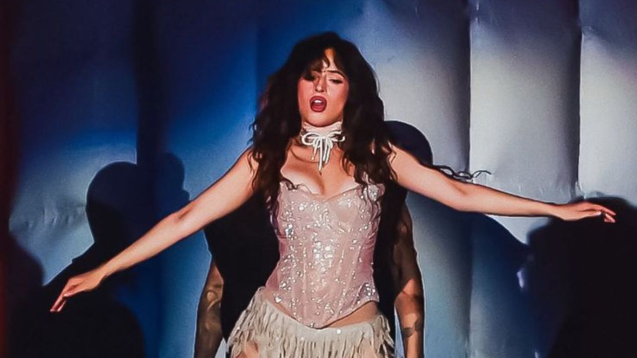Camila Cabello usa um look brilhoso no The Town 2025
Reprodução/Instagram/@glowpopbr