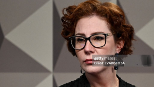 Carla Zambelli recupera acesso às redes sociais por decisão de Moraes