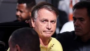 Defesa de Bolsonaro apresenta atestado médico ao STF