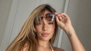 Karol G enaltece a cultura do Brasil e Zeca Pagodinho no “Fantástico”