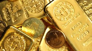 Ouro valoriza diante de expectativas sobre política monetária nos EUA