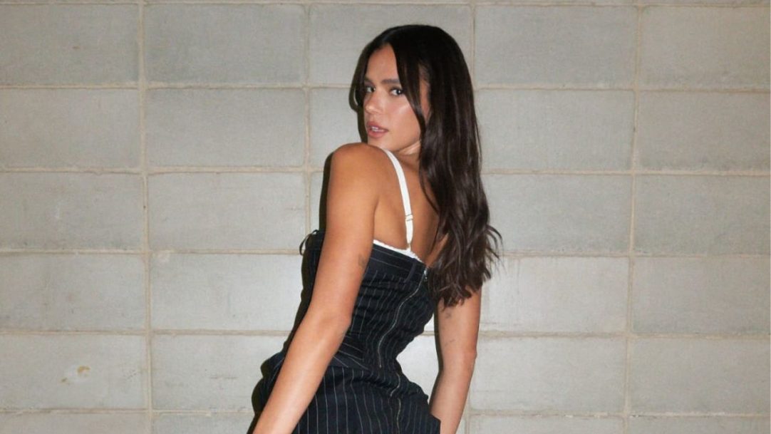 Bruna Marquezine abre o jogo sobre romances e beija Tatá Werneck