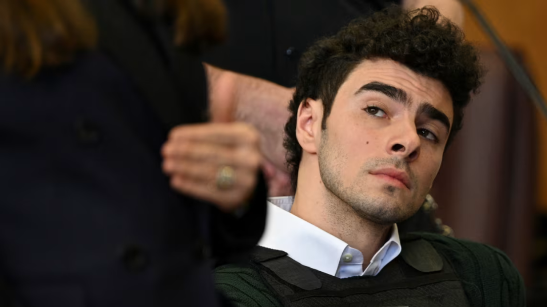 Juiz rejeita acusações de terrorismo contra Luigi Mangione em Nova York