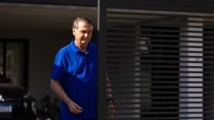 Jair Bolsonaro passa por cirurgia neste domingo