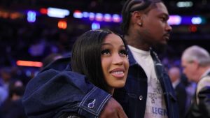 Cardi B revela gravidez e fala sobre relação com Stefon Diggs