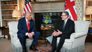 Trump cobra libertação de reféns em Gaza durante encontro com Starmer no Reino Unido