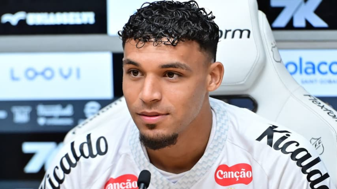 Victor Hugo participa de treino na Vila Belmiro | Reprodução/Raul Baretta/Santos FC