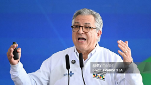 Ministro Alexandre Padilha Intervém em emergência médica no aeroporto de Brasília