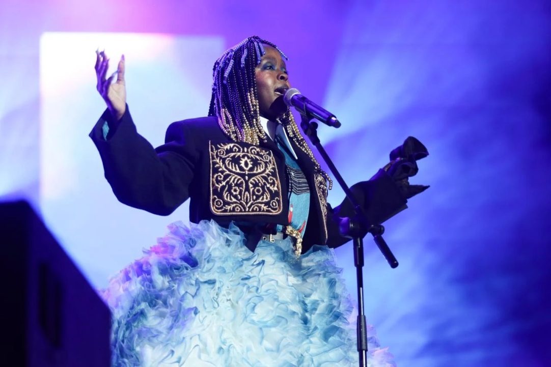 Lauryn Hill leva clássicos do R&B e emoção ao The Town em São Paulo