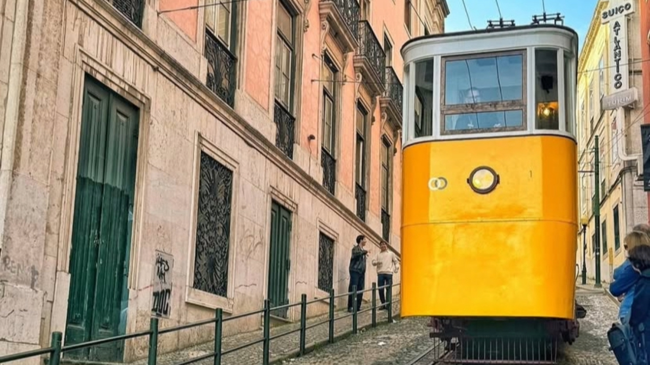 Elevador da Glória em Lisboa, antes do descarrilamento | Reprodução/Instagram/@cmporto